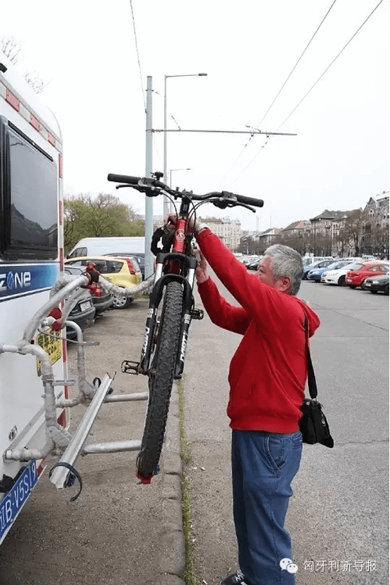 68歲老人張志武再駕覽眾C4房車環(huán)歐洲